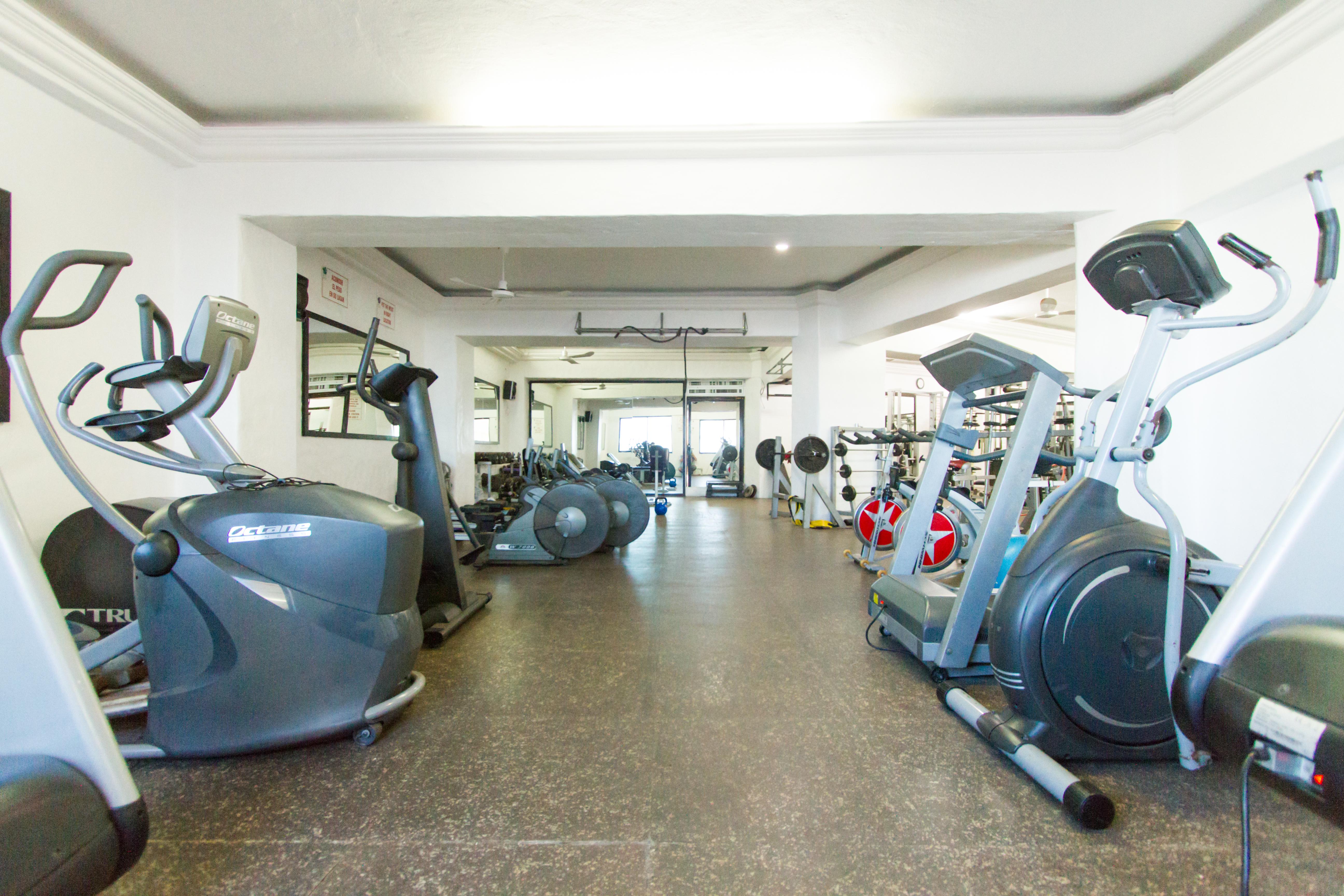 Royal Villas Resort Mazatlan Dış mekan fotoğraf The gym at the hotel