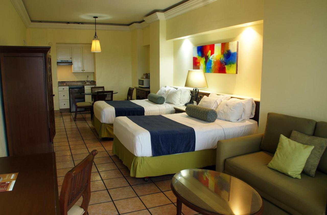 Royal Villas Resort Mazatlan Dış mekan fotoğraf A room at the hotel