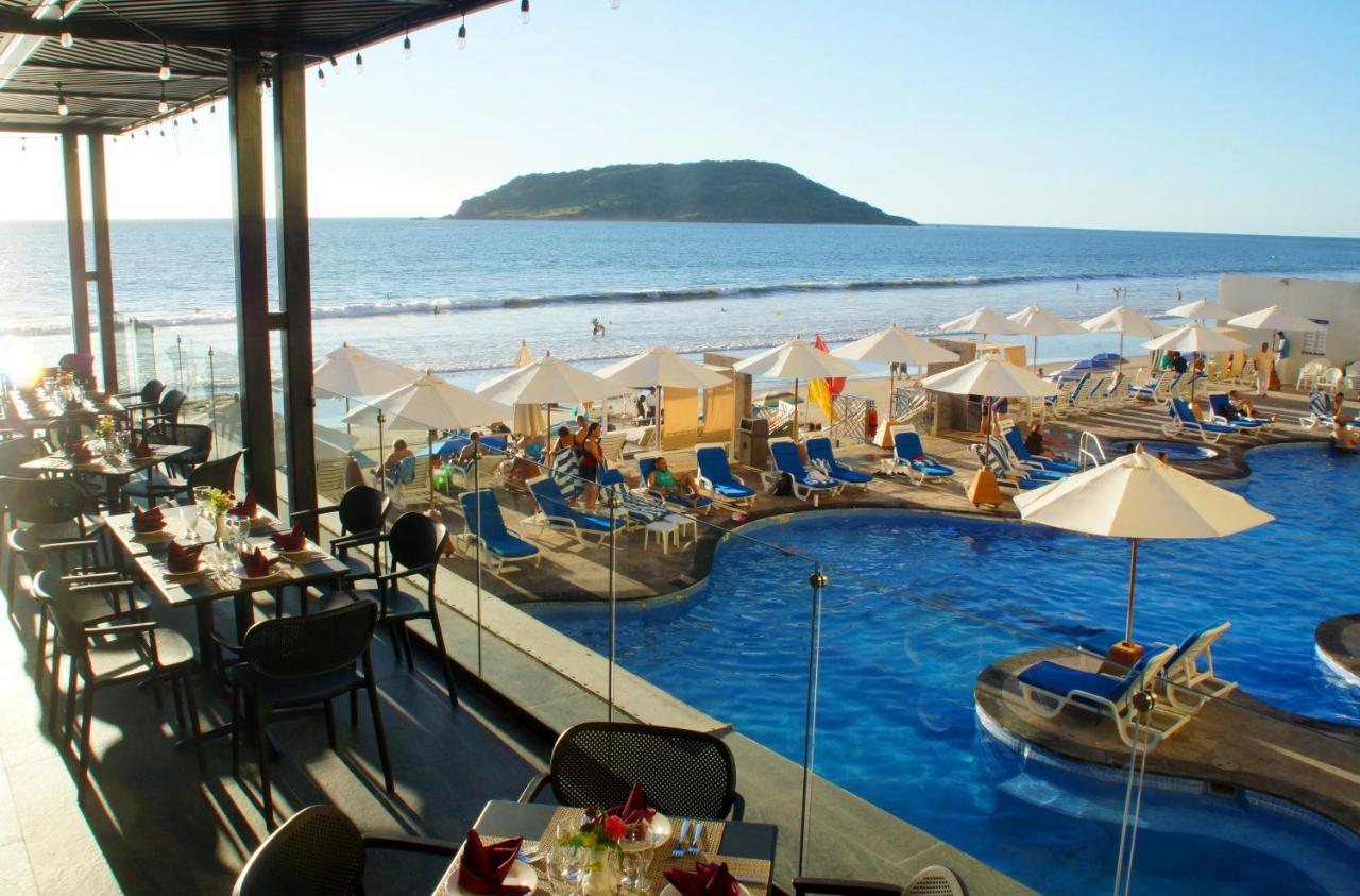 Royal Villas Resort Mazatlan Dış mekan fotoğraf View of the beach at the Hard Rock Hotel