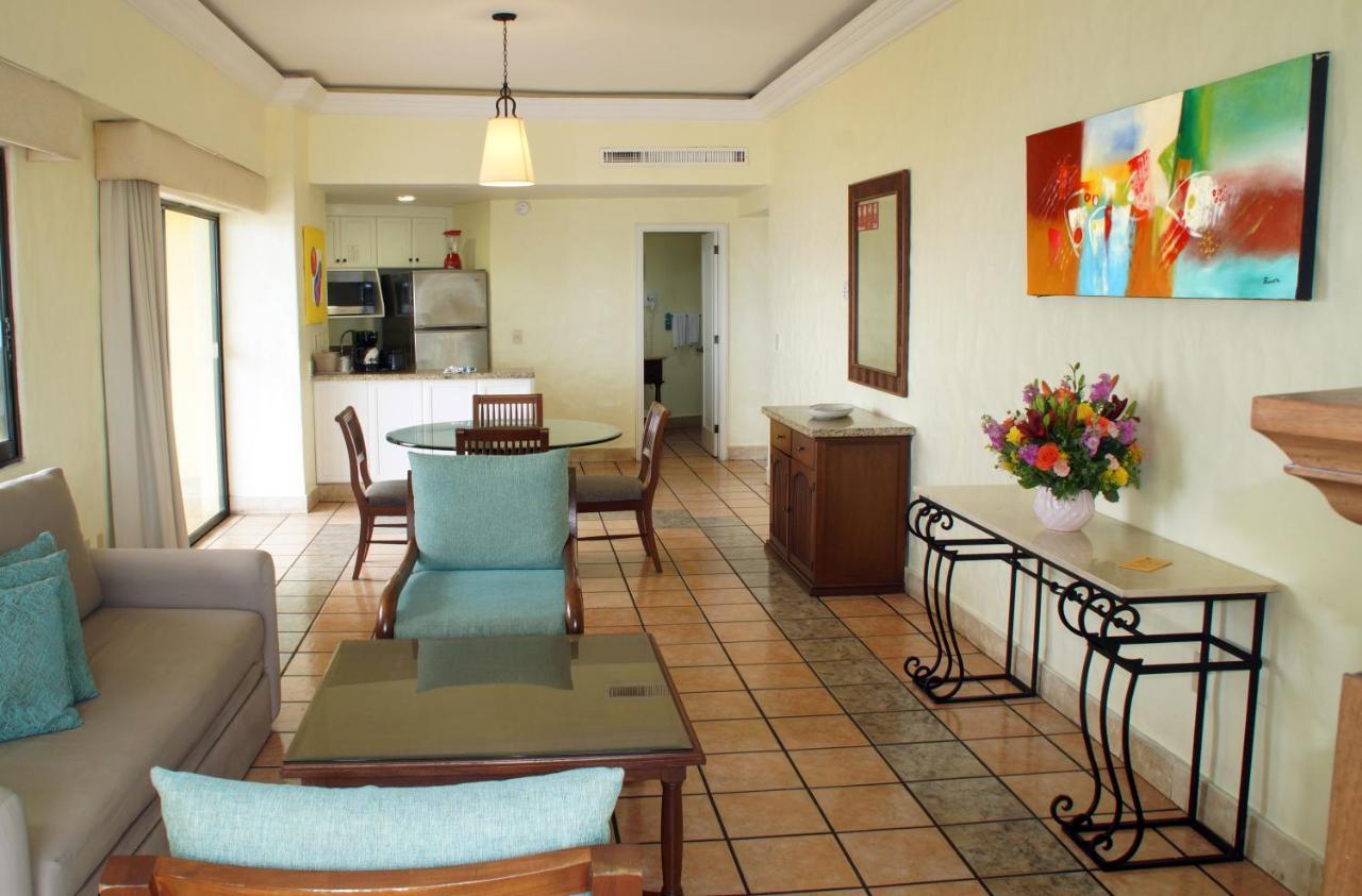 Royal Villas Resort Mazatlan Dış mekan fotoğraf A typical living room at the Grand Hyatt