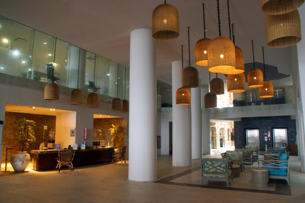 Royal Villas Resort Mazatlan Dış mekan fotoğraf The lobby of the hotel