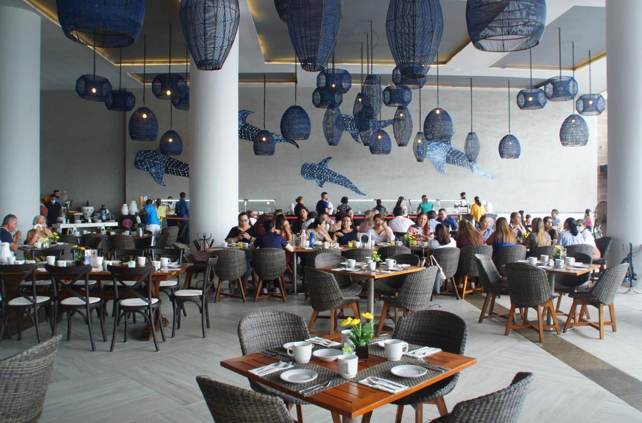 Royal Villas Resort Mazatlan Dış mekan fotoğraf The restaurant at the 1018